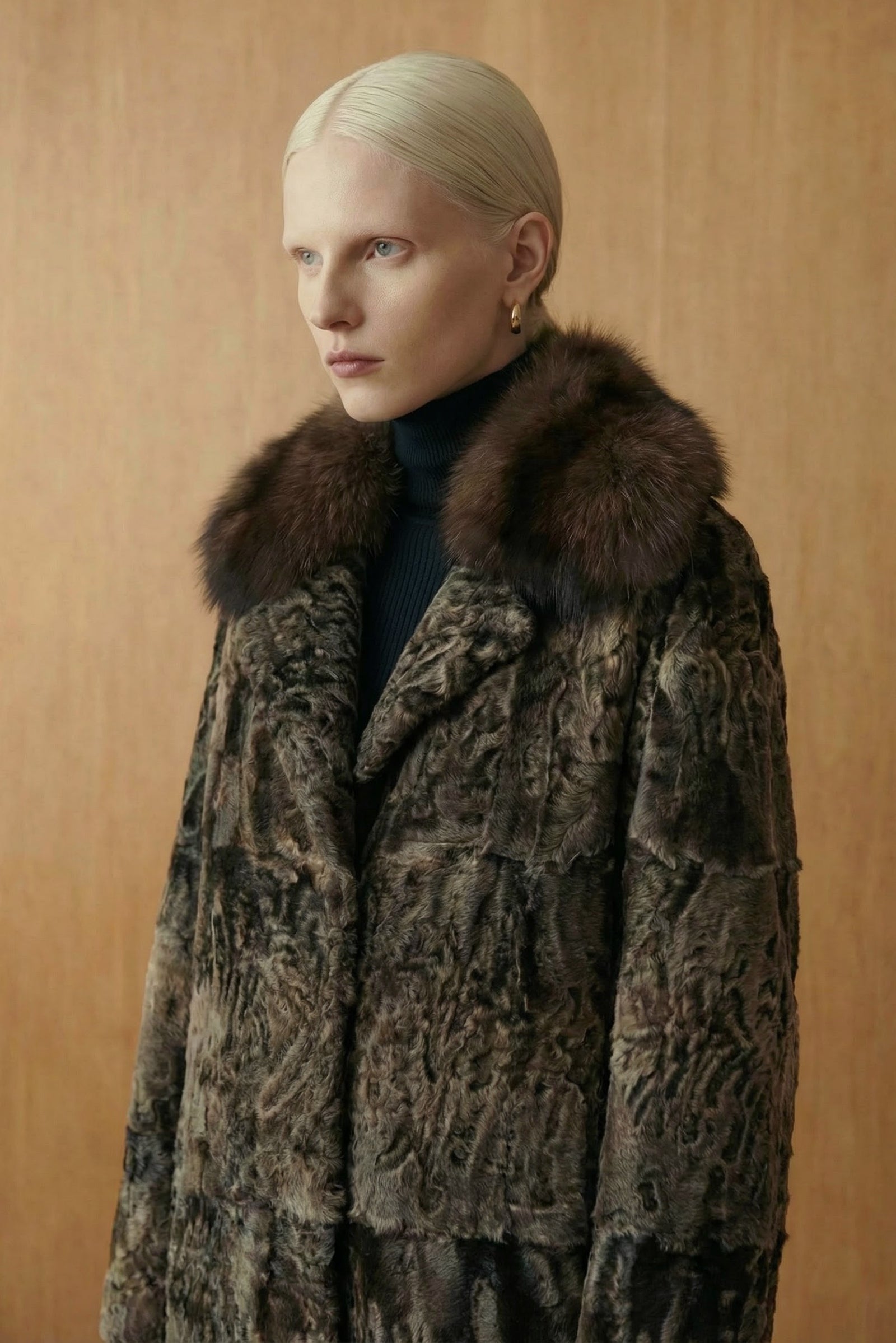 Noir Éclipse Swakara Coat