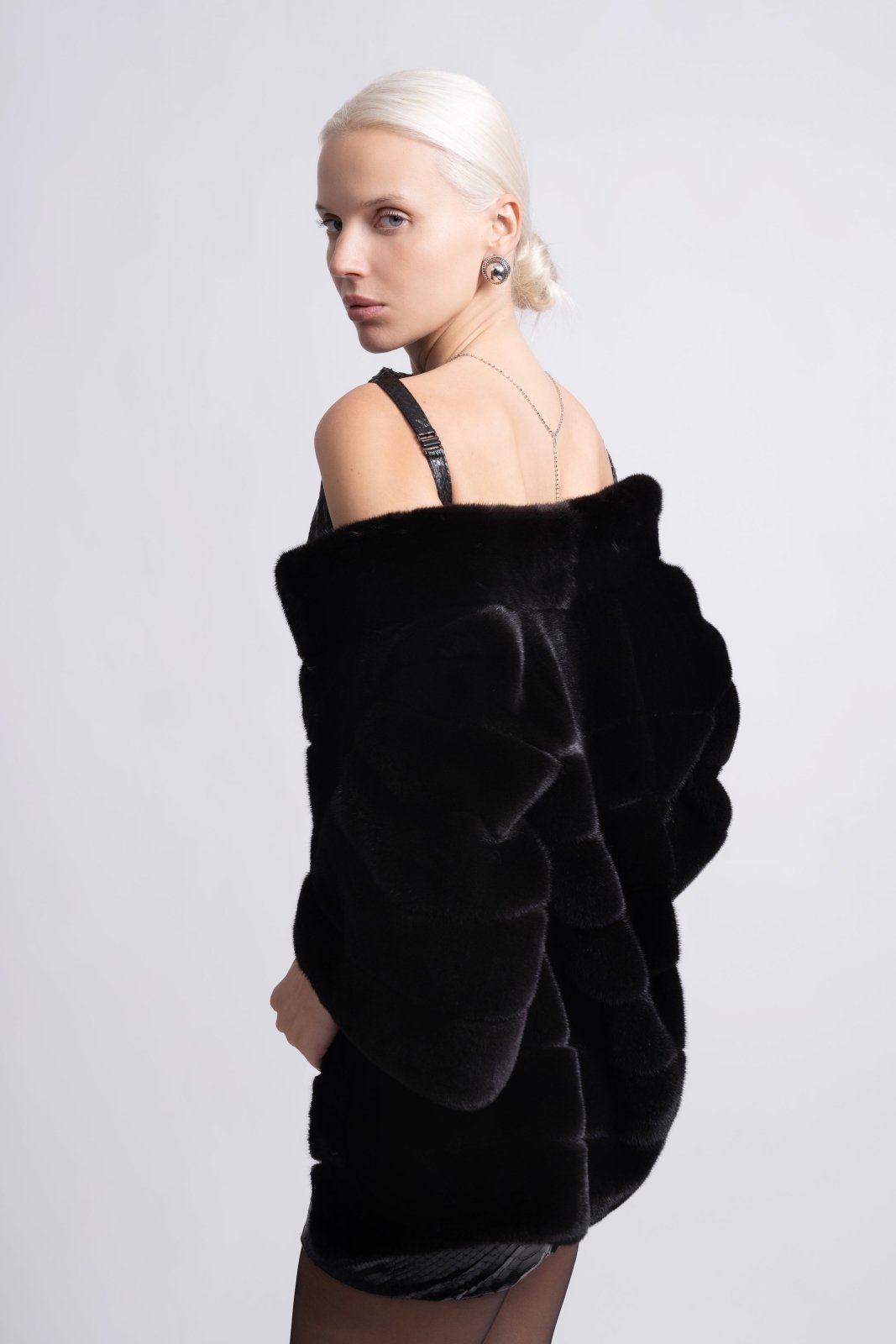 Noir Élégance Short - Sleeve Mink Fur Jacket - ADAMO