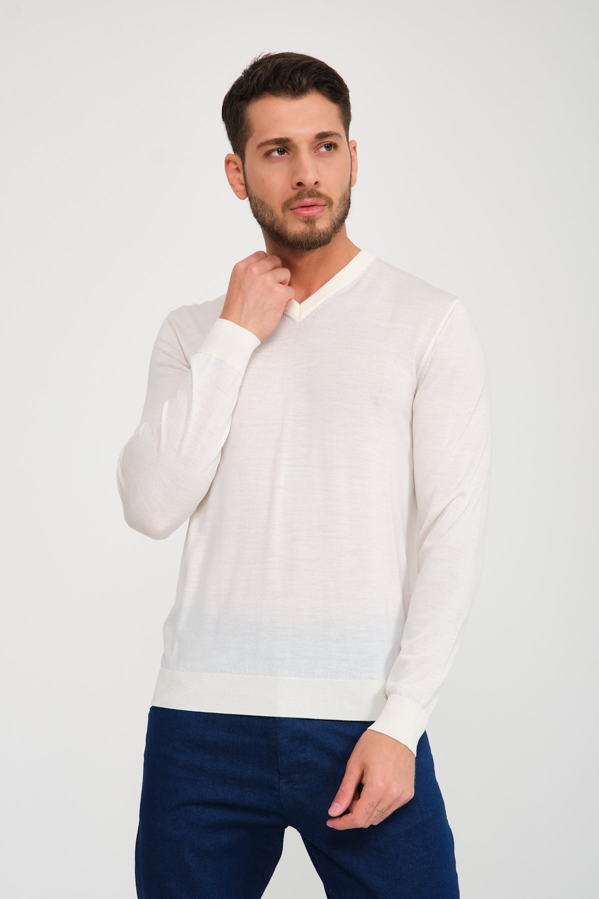 White V-Collar Wool Sweater